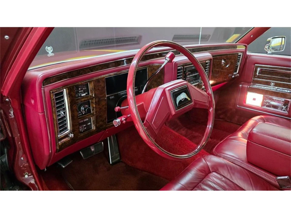 1990 Cadillac Brougham - Image 29 of 31
