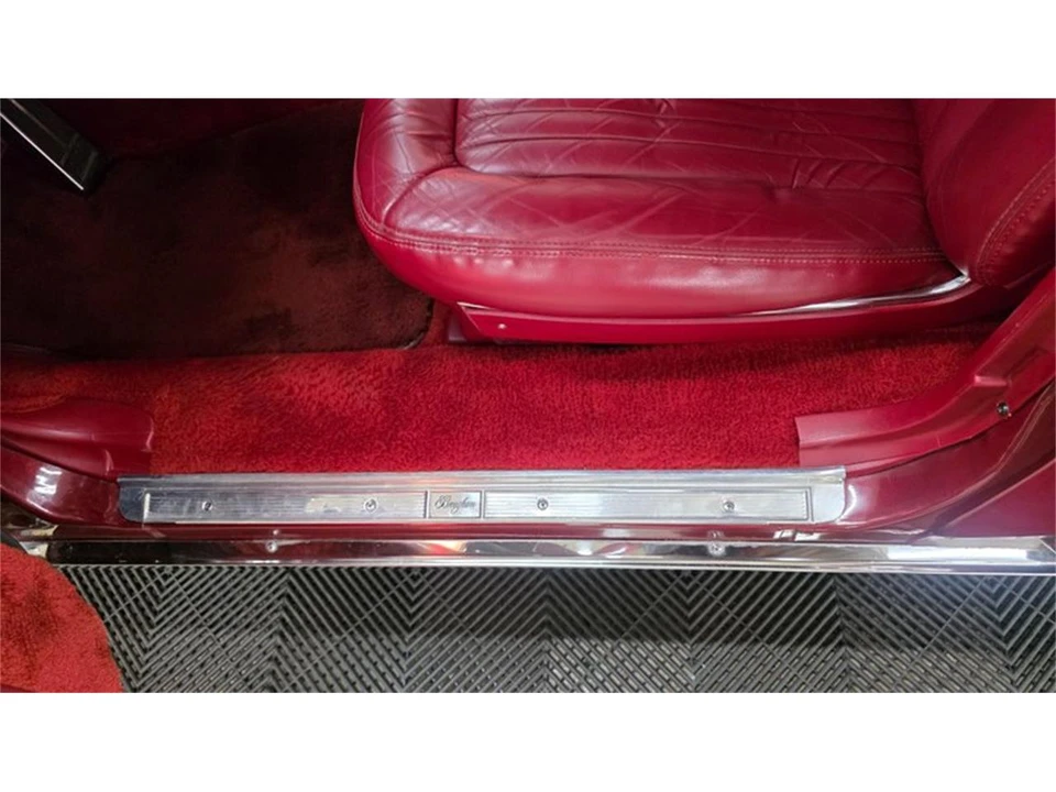 1990 Cadillac Brougham - Image 24 of 31