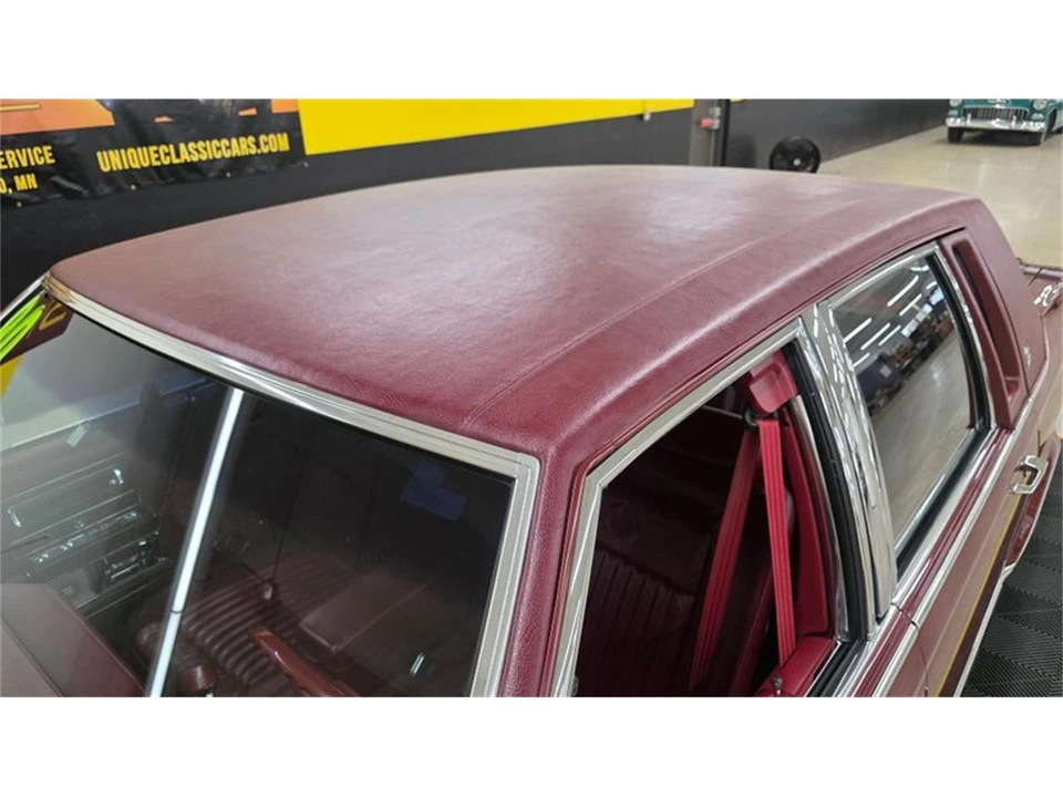 1990 Cadillac Brougham - Image 15 of 31