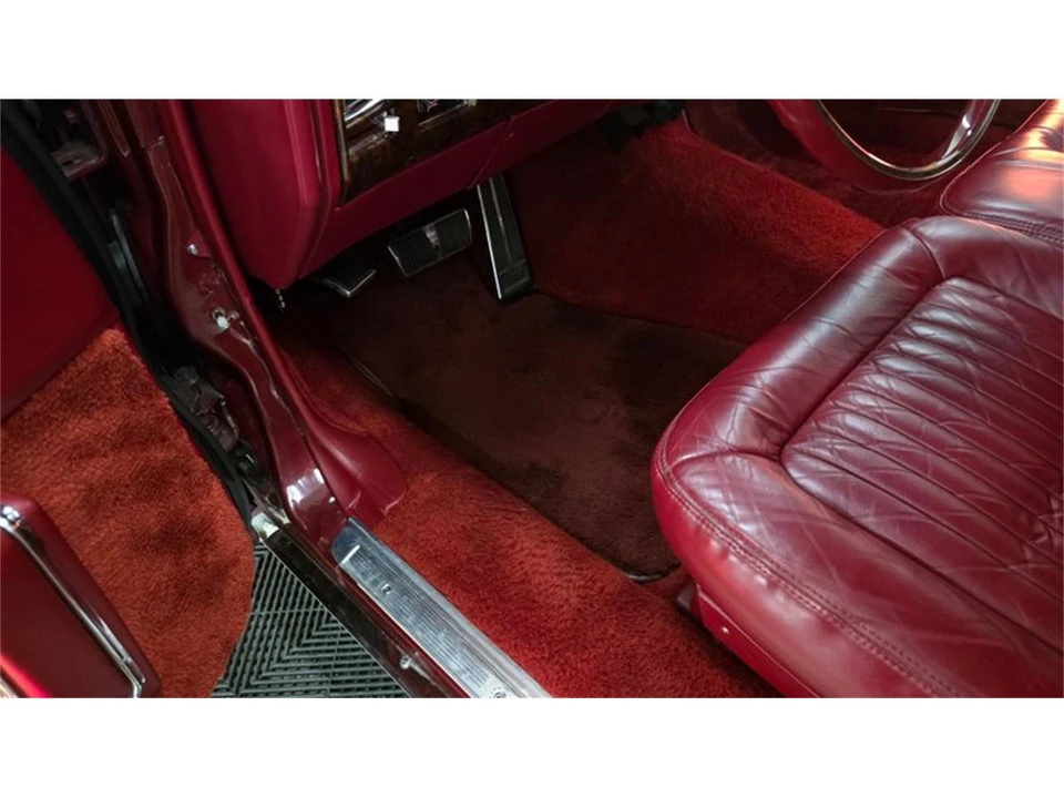 1990 Cadillac Brougham - Image 25 of 31