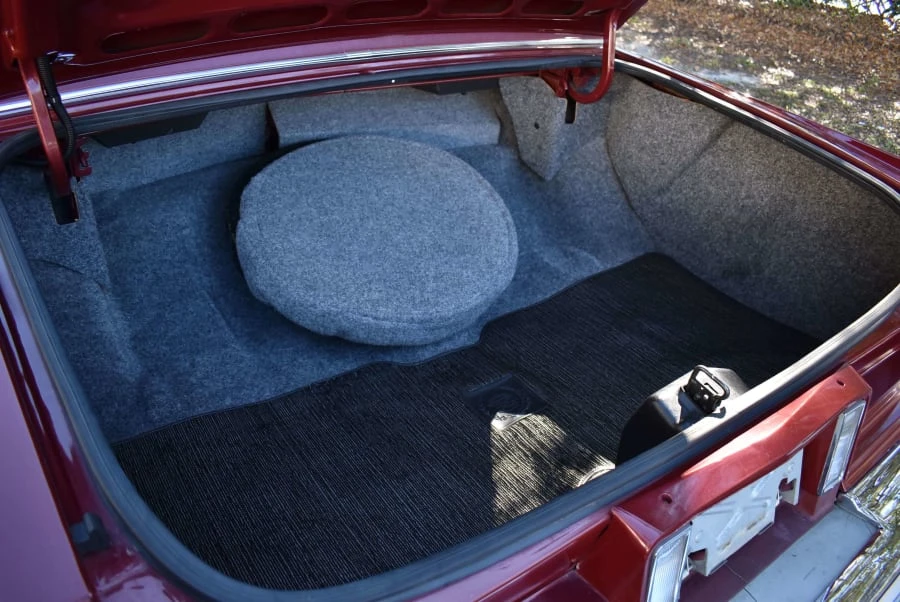 1990 Cadillac Brougham - Image 19 of 20