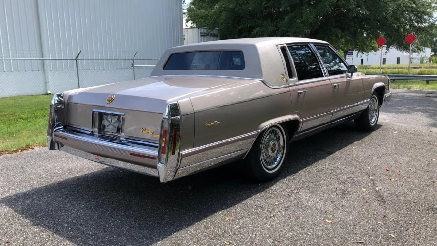 1990 Cadillac Brougham - Image 17 of 20