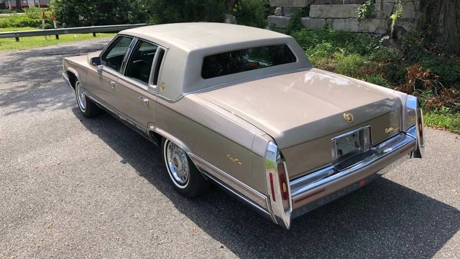 1990 Cadillac Brougham - Image 18 of 20