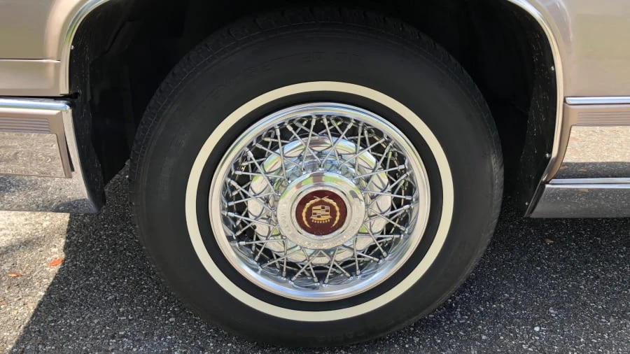 1990 Cadillac Brougham - Image 10 of 20