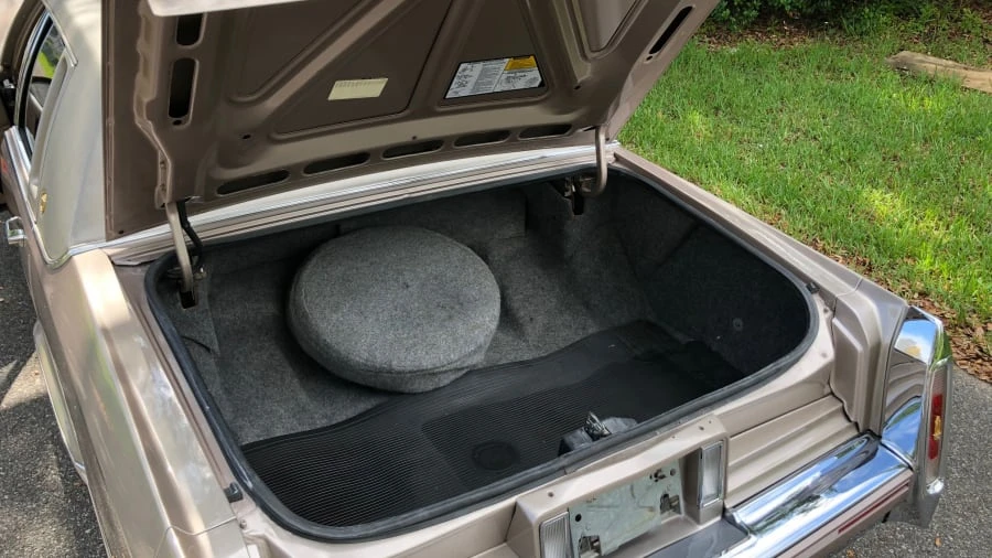 1990 Cadillac Brougham - Image 11 of 20