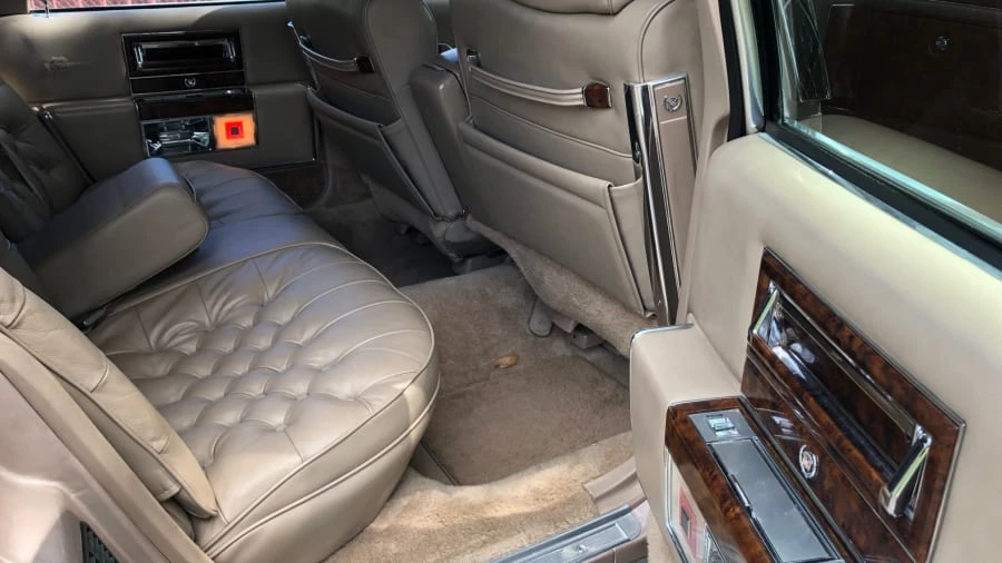 1990 Cadillac Brougham - Image 16 of 20