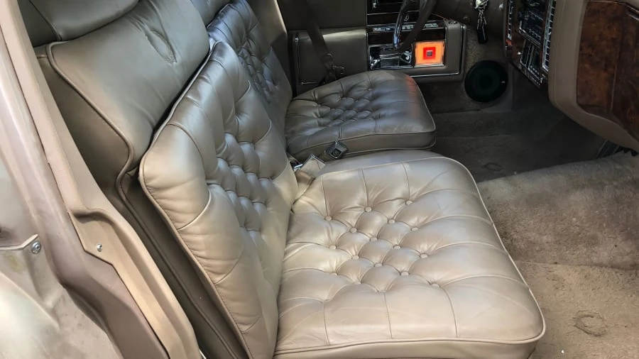 1990 Cadillac Brougham - Image 14 of 20