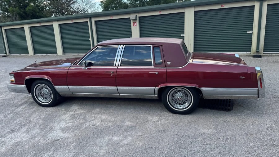 1990 Cadillac Brougham - Image 11 of 31