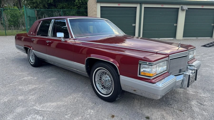 1990 Cadillac Brougham - Image 10 of 31