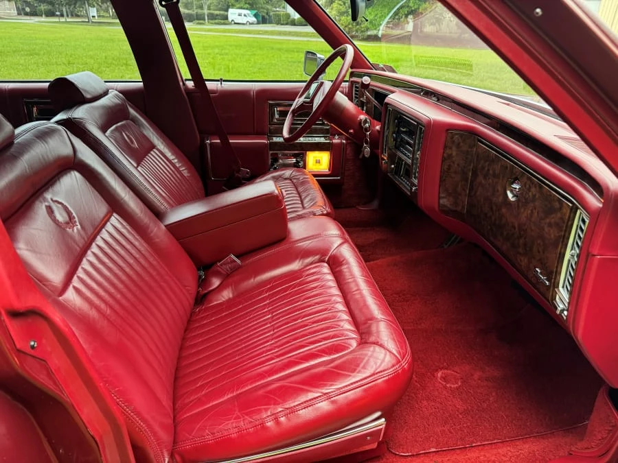 1990 Cadillac Brougham - Image 28 of 31