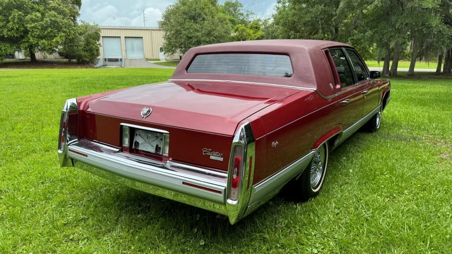 1990 Cadillac Brougham - Image 19 of 31