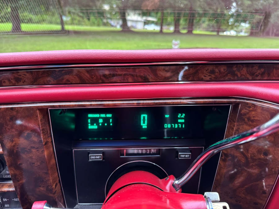 1990 Cadillac Brougham - Image 27 of 31