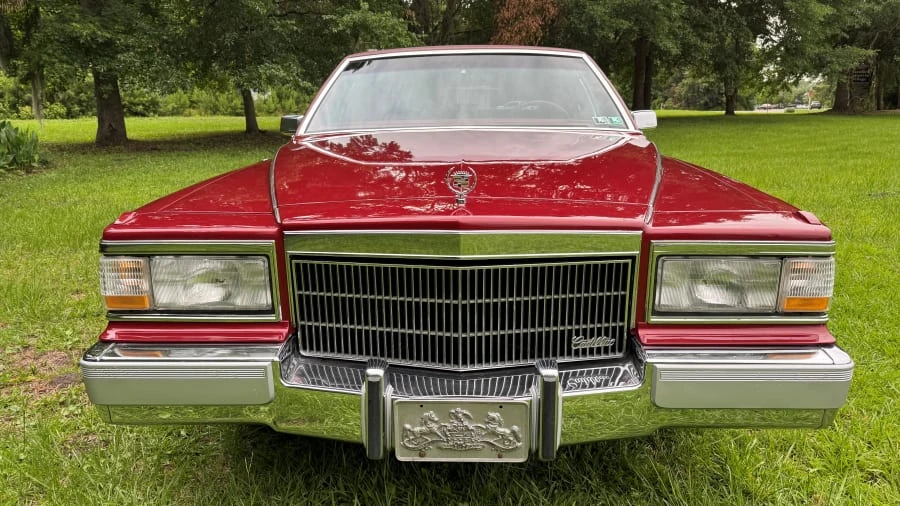 1990 Cadillac Brougham - Image 4 of 31