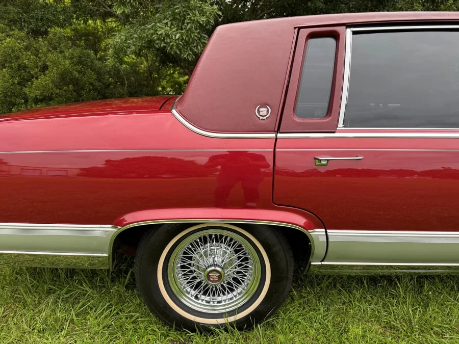 1990 Cadillac Brougham - Image 15 of 31