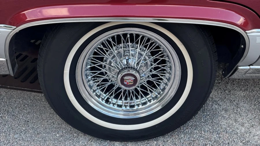 1990 Cadillac Brougham - Image 13 of 31