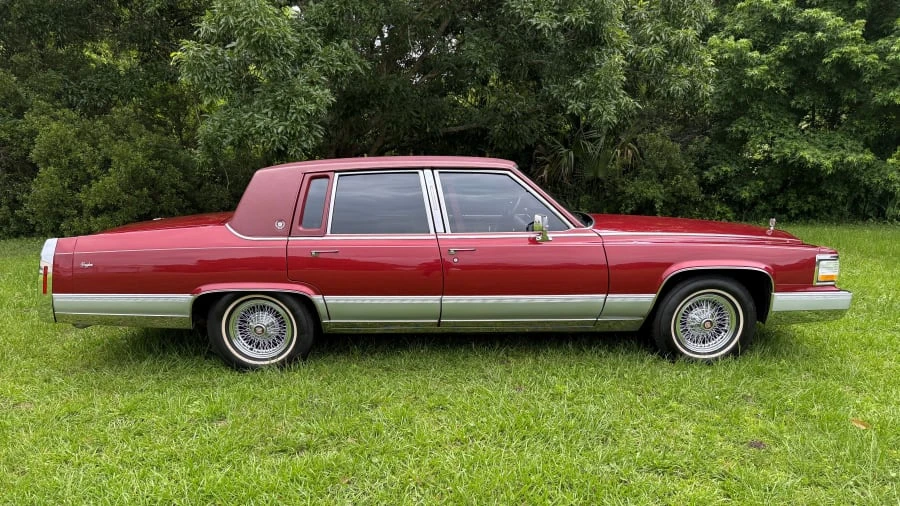 1990 Cadillac Brougham - Image 20 of 31