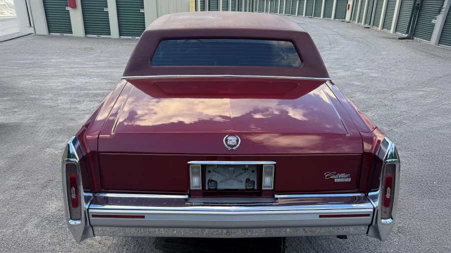 1990 Cadillac Brougham - Image 9 of 31