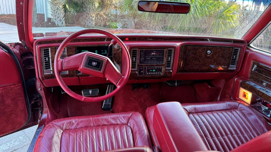 1990 Cadillac Brougham - Image 23 of 31