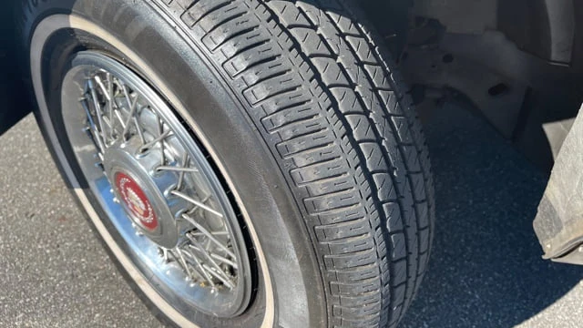 1990 Cadillac Brougham - Image 14 of 16