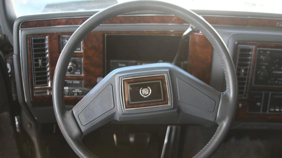 1990 Cadillac Brougham - Image 4 of 11