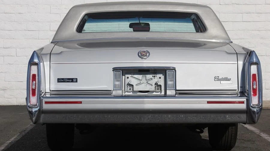 1990 Cadillac Brougham - Image 8 of 11