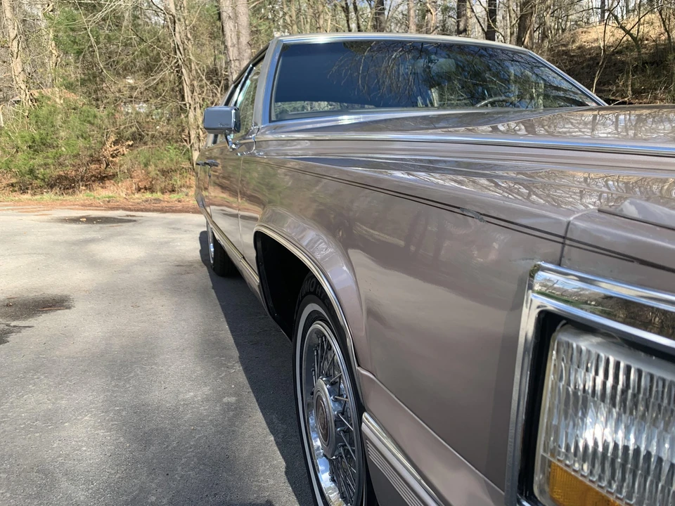 1990 Cadillac Brougham - Image 12 of 31