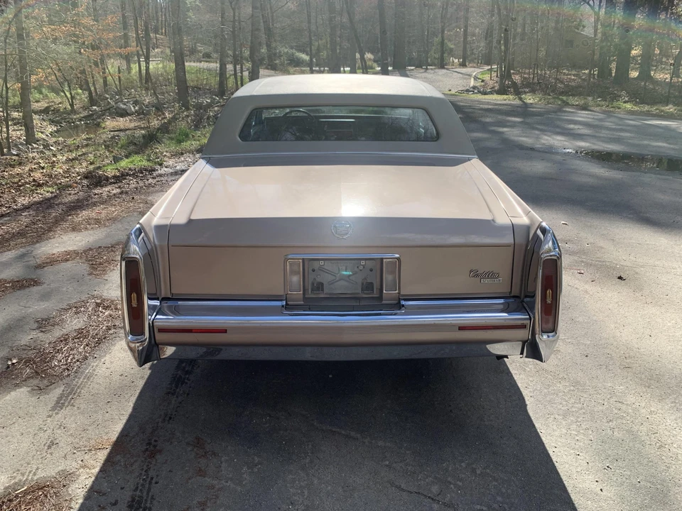 1990 Cadillac Brougham - Image 23 of 31