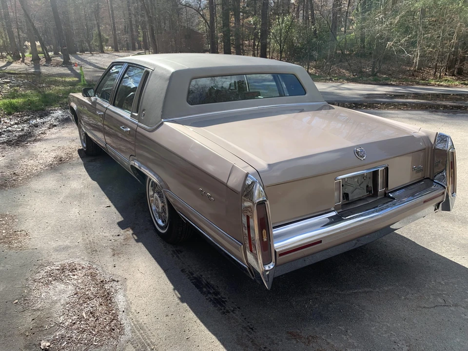 1990 Cadillac Brougham - Image 4 of 31