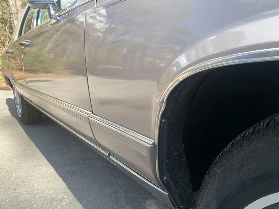 1990 Cadillac Brougham - Image 30 of 31