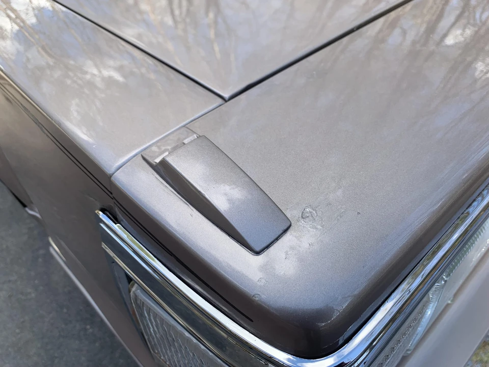 1990 Cadillac Brougham - Image 13 of 31
