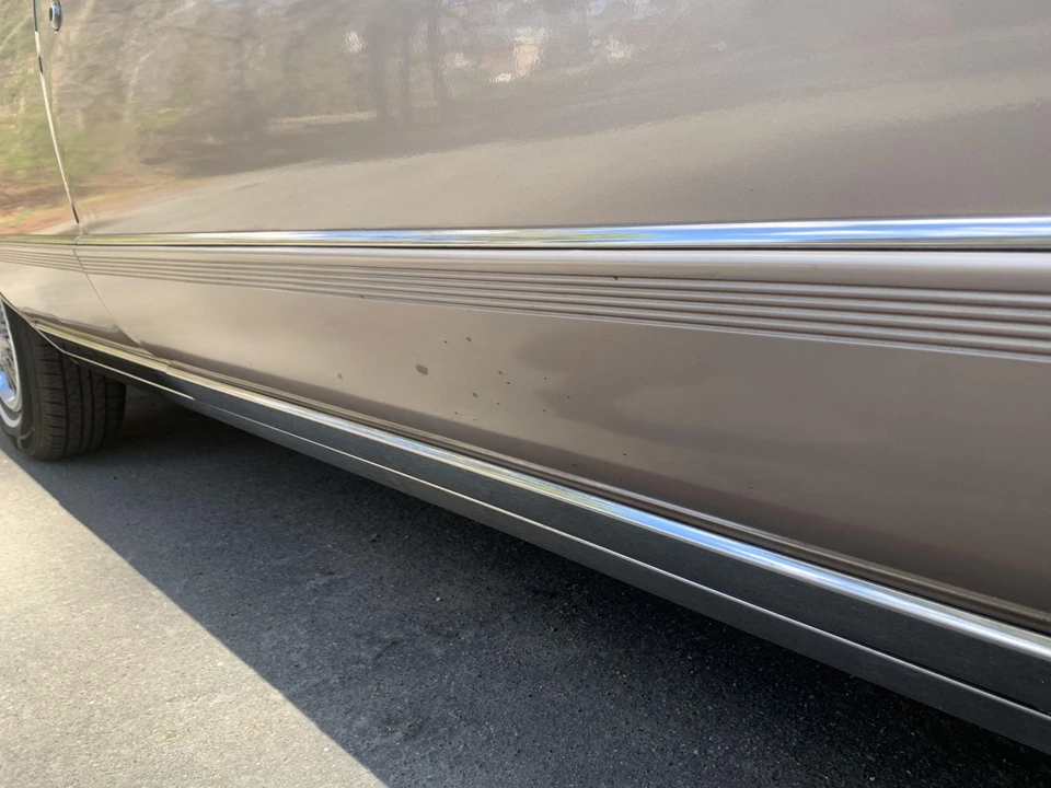 1990 Cadillac Brougham - Image 28 of 31
