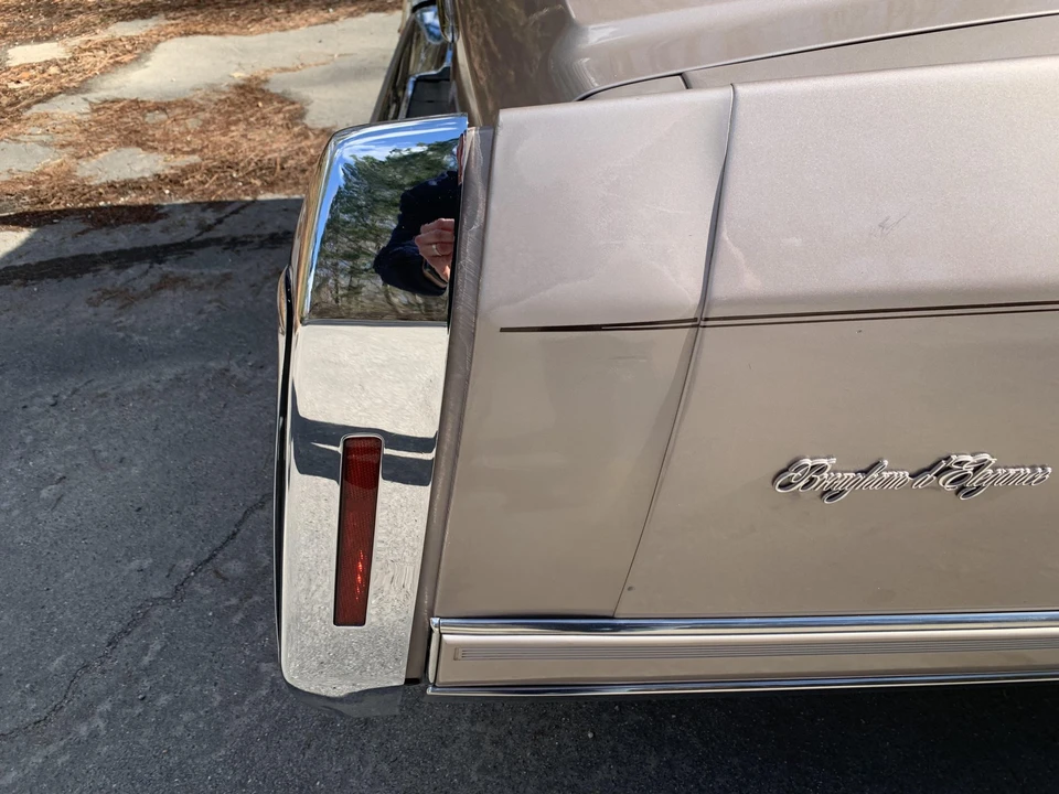 1990 Cadillac Brougham - Image 26 of 31