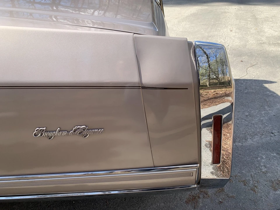 1990 Cadillac Brougham - Image 22 of 31