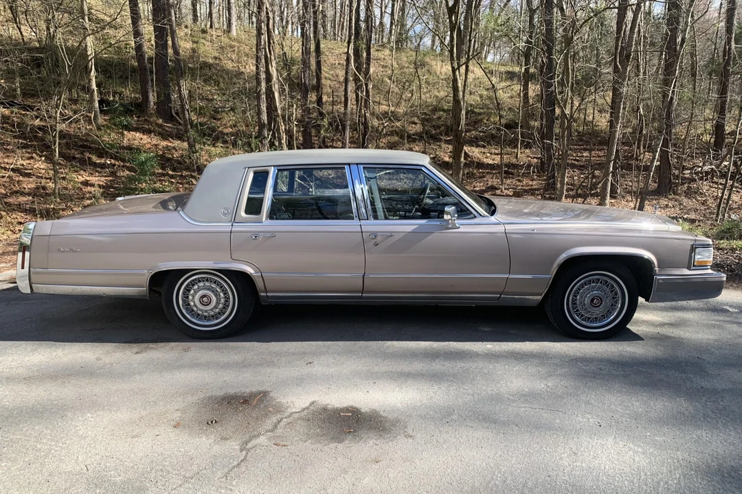 1990 Cadillac Brougham - Image 7 of 31