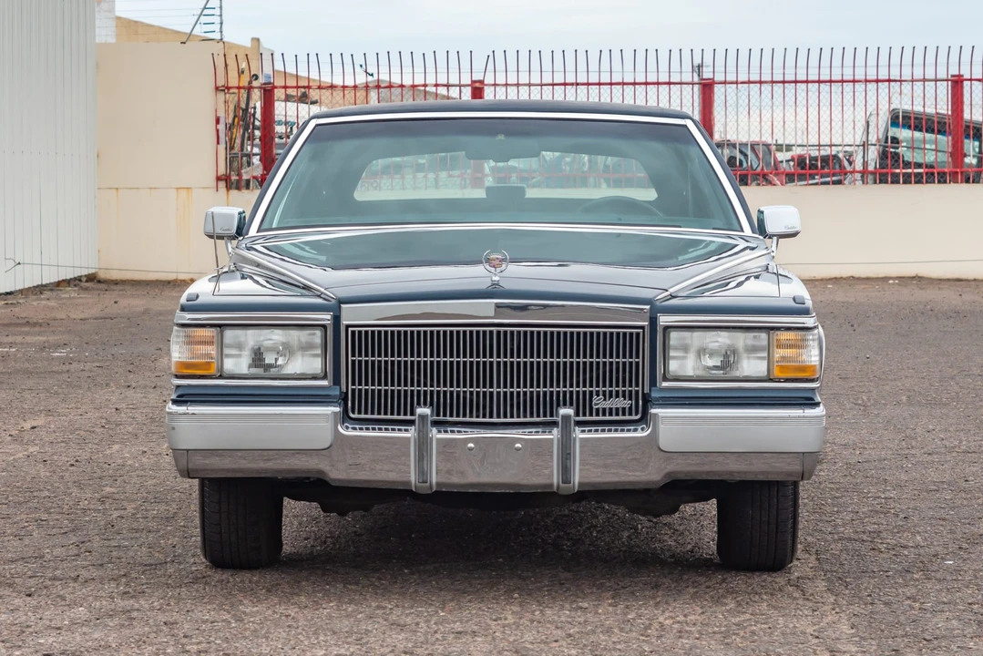 1990 Cadillac Brougham - Image 8 of 31