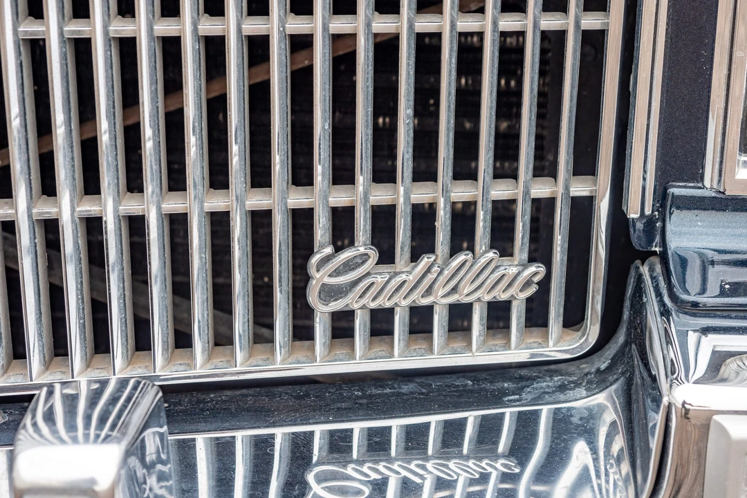 1990 Cadillac Brougham - Image 15 of 31