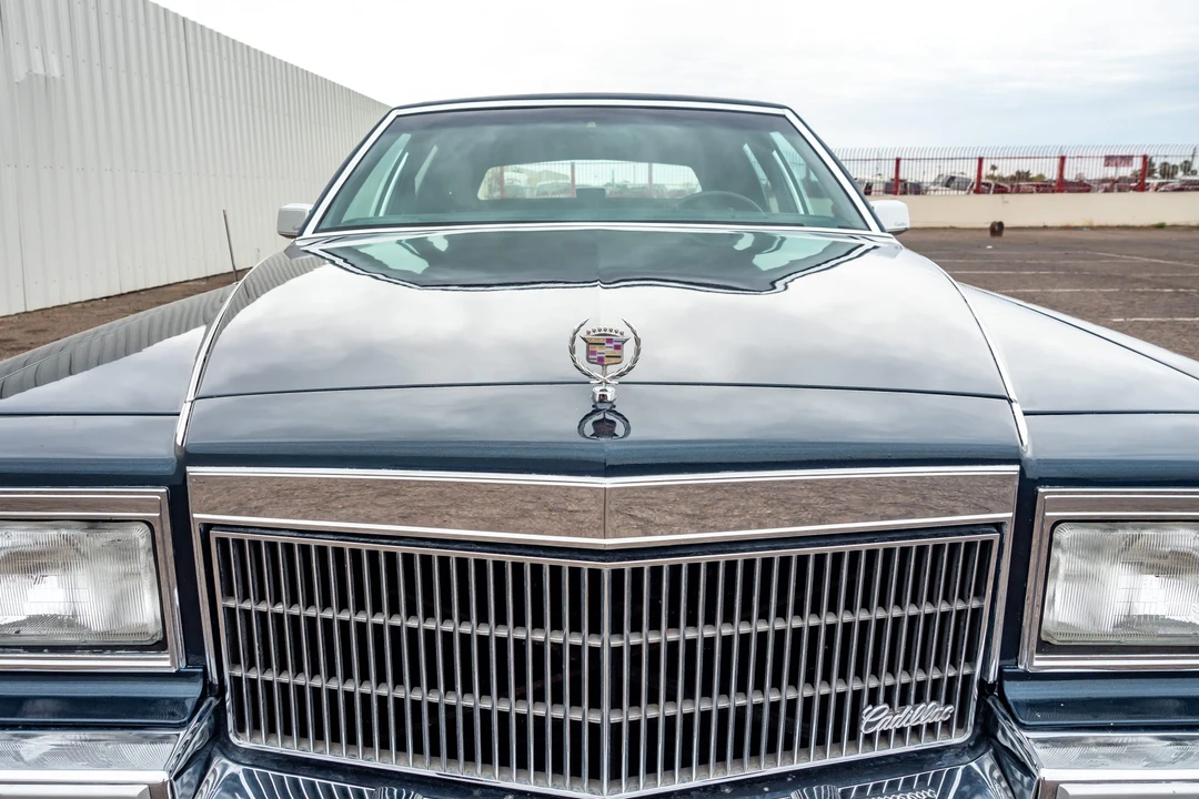 1990 Cadillac Brougham - Image 13 of 31