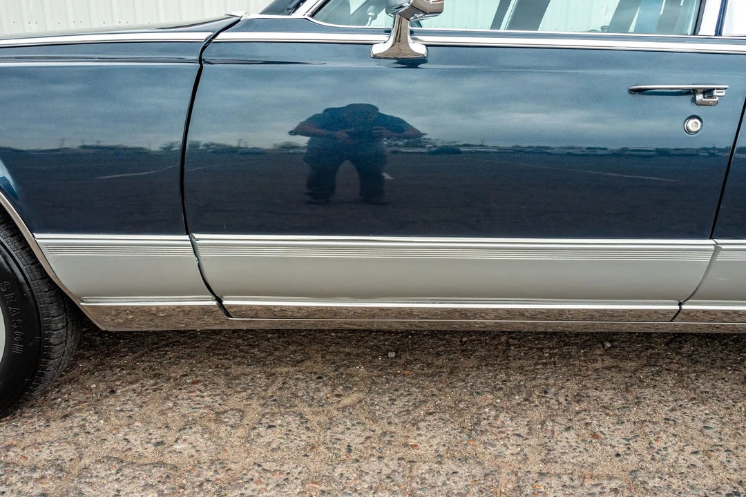 1990 Cadillac Brougham - Image 23 of 31