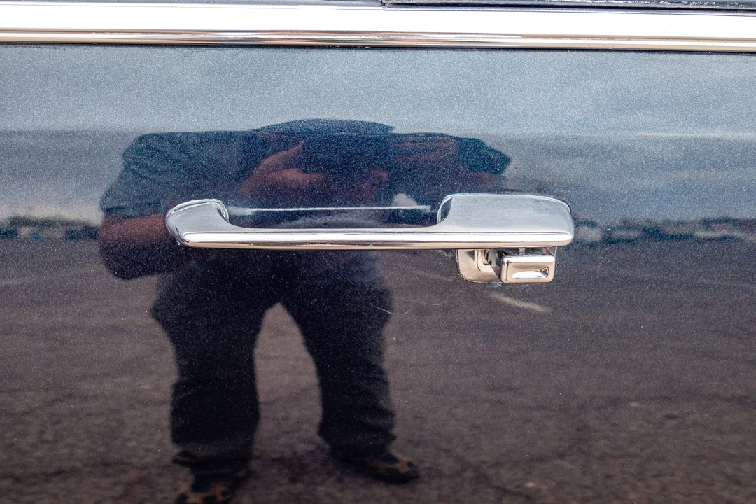 1990 Cadillac Brougham - Image 30 of 31