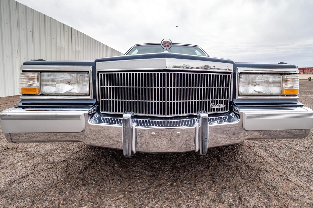 1990 Cadillac Brougham - Image 10 of 31