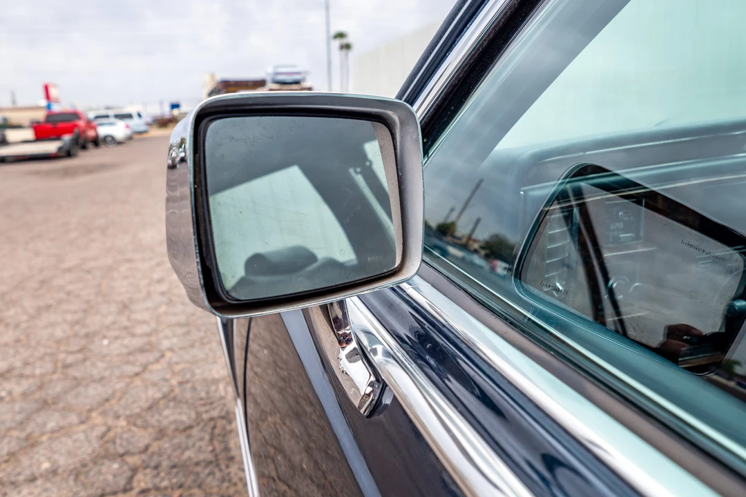 1990 Cadillac Brougham - Image 22 of 31
