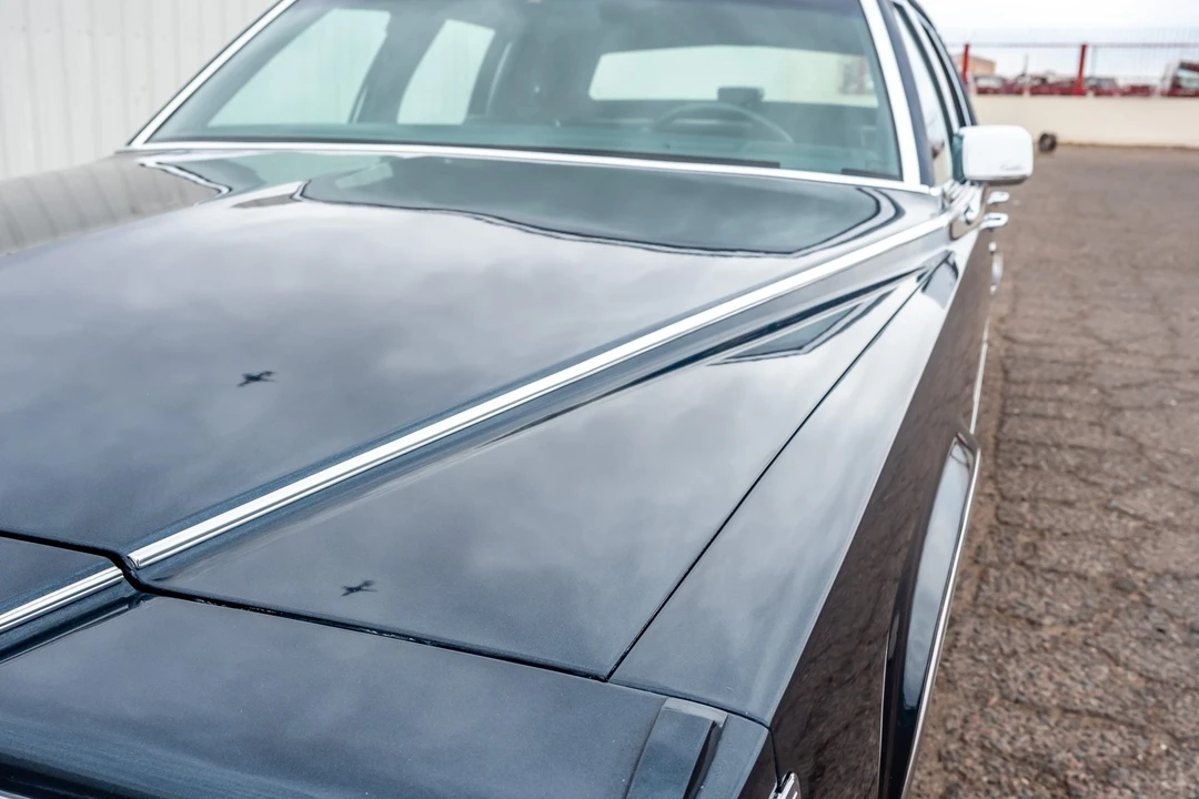 1990 Cadillac Brougham - Image 17 of 31