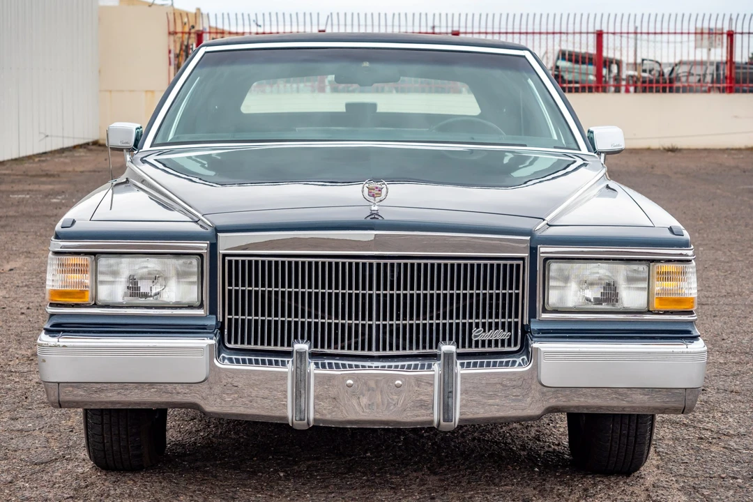 1990 Cadillac Brougham - Image 9 of 31