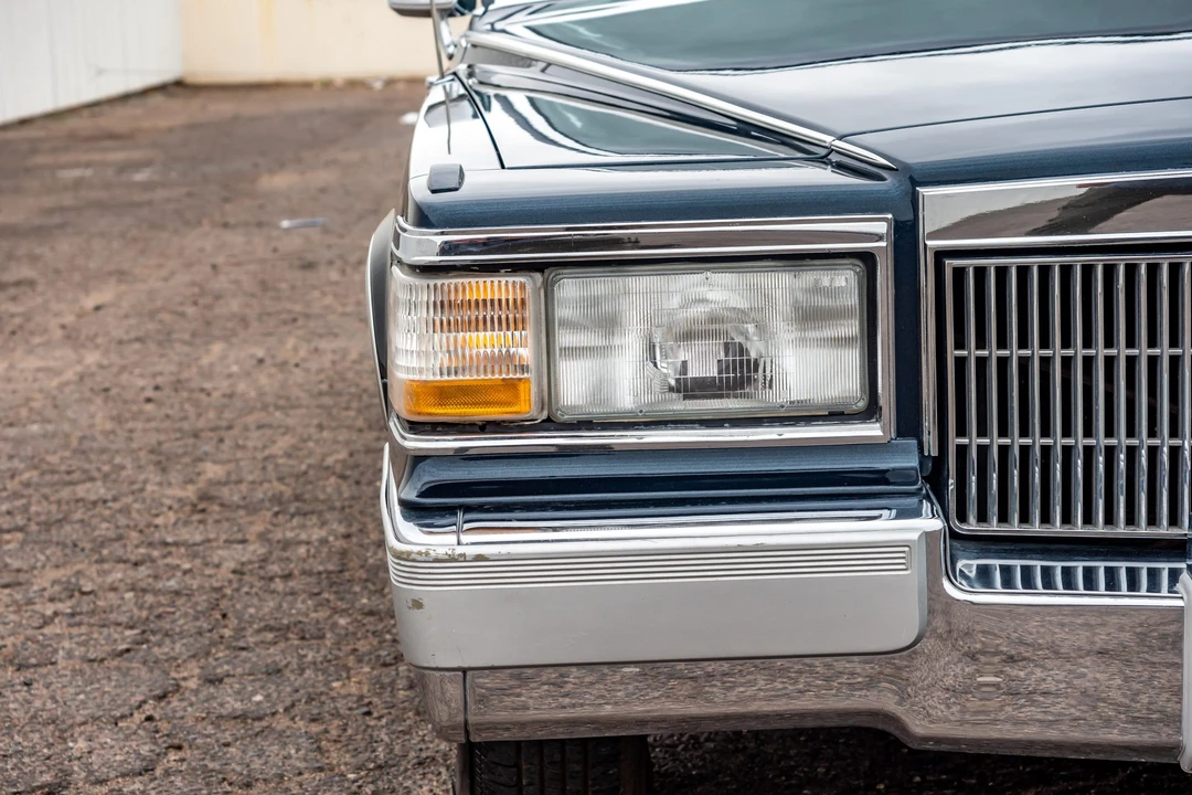 1990 Cadillac Brougham - Image 12 of 31