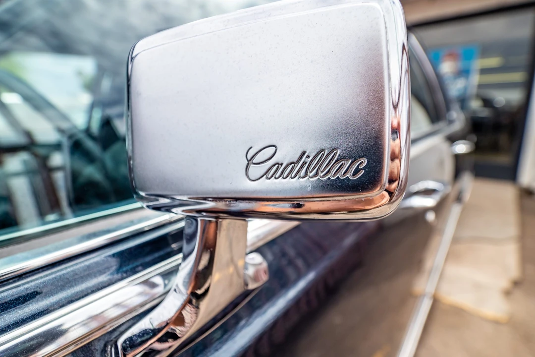 1990 Cadillac Brougham - Image 21 of 31
