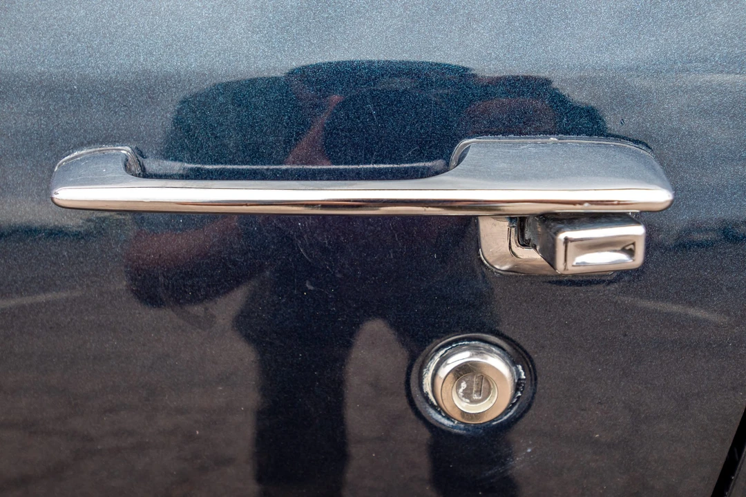 1990 Cadillac Brougham - Image 25 of 31