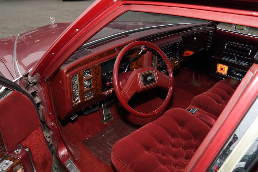 1990 Cadillac Brougham - Image 19 of 25