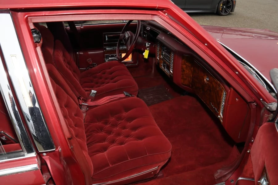 1990 Cadillac Brougham - Image 18 of 25