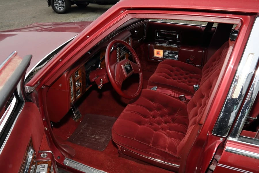 1990 Cadillac Brougham - Image 16 of 25
