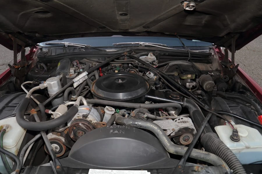 1990 Cadillac Brougham - Image 24 of 25